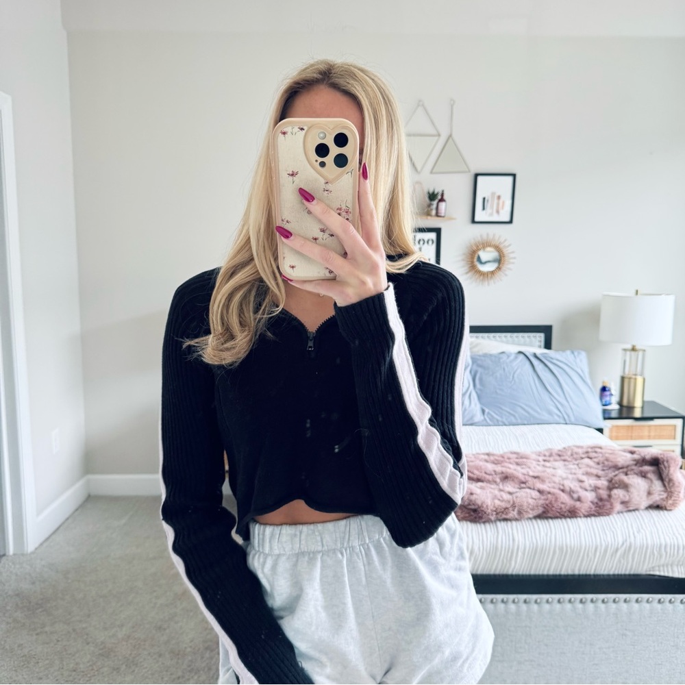Brandy Melville Black & White Striped Cropped Sweater